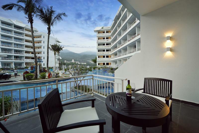 Palace Resort Yalong Bay Sanya Luoyushangcun ภายนอก รูปภาพ